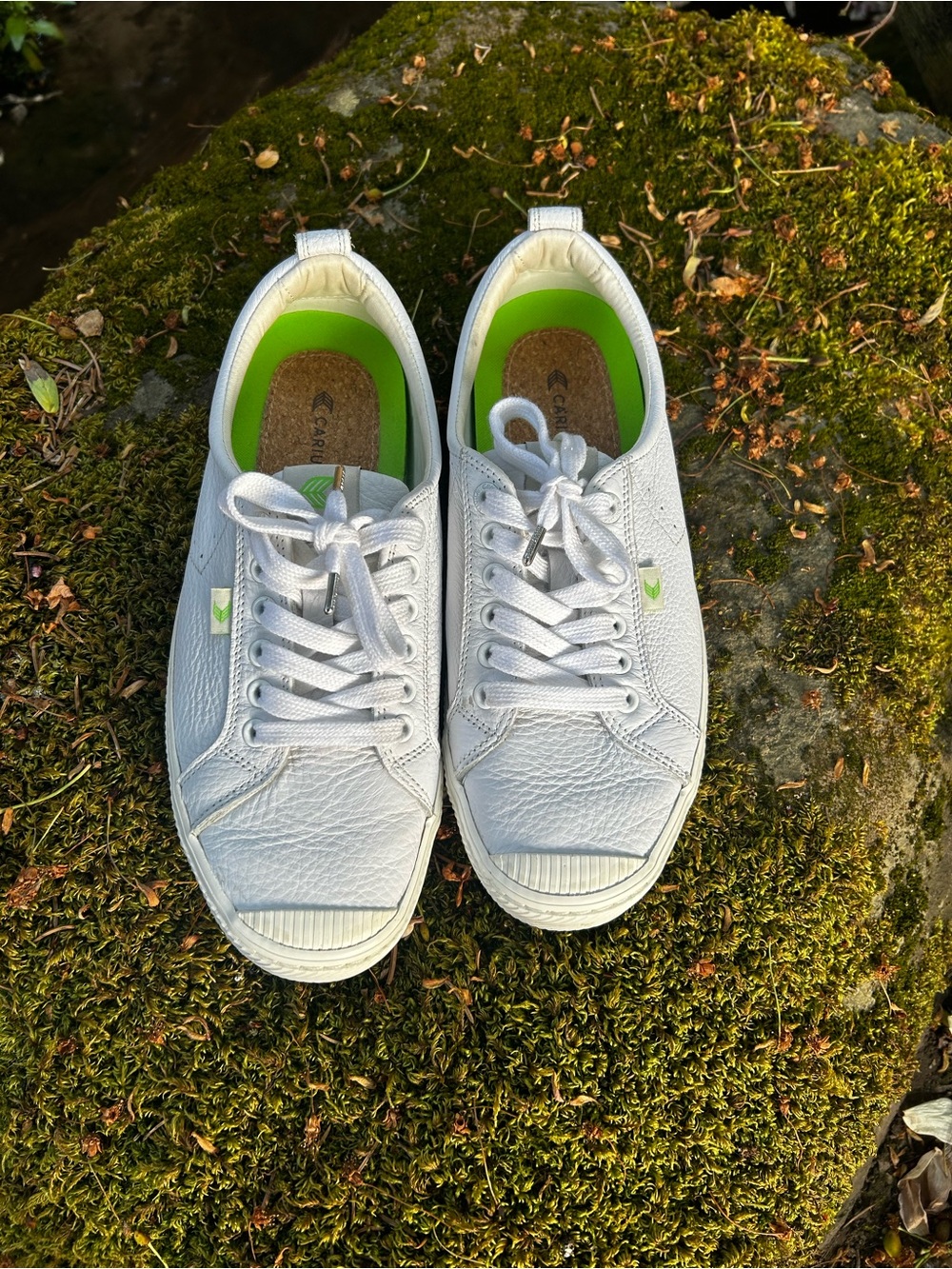 Cariuma Unisex White Leather Sneakers